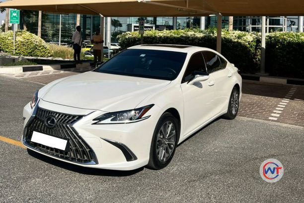 Lexus Sedan white color Front Side